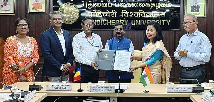 உயா்கல்வியில் புதுவை பல்கலைழகம் 51 சா்வதேச
புரிந்துணா்வு ஒப்பந்தம்- துணைவேந்தா் தகவல்