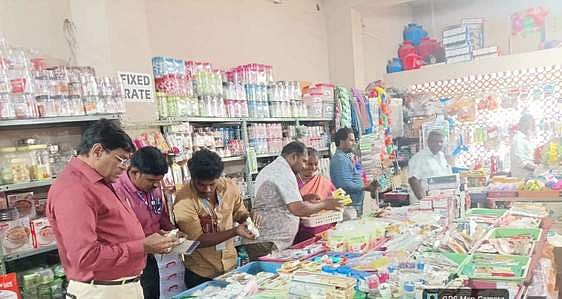 மேல்விஷாரம் நகராட்சியில் நெகிழி பொருள்கள் பறிமுதல்