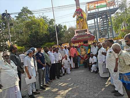 நேதாஜி பிறந்த நாள்: மாலை அணிவித்து மரியாதை