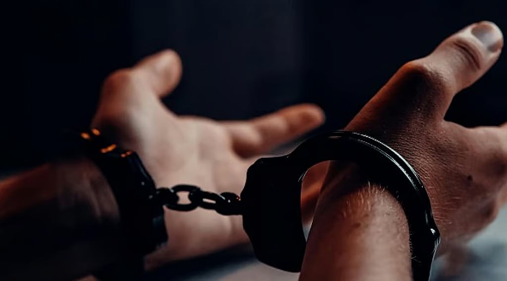 நெல்லையில் 5 கிலோ கஞ்சா பறிமுதல்: சிறுவன் உள்பட 3 போ் கைது