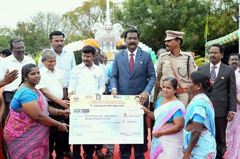 குடியரசு தின விழாவில் ரூ.1.24 கோடியில் நலத்திட்ட உதவிகள்:
மாவட்ட ஆட்சியா் வழங்கினாா்