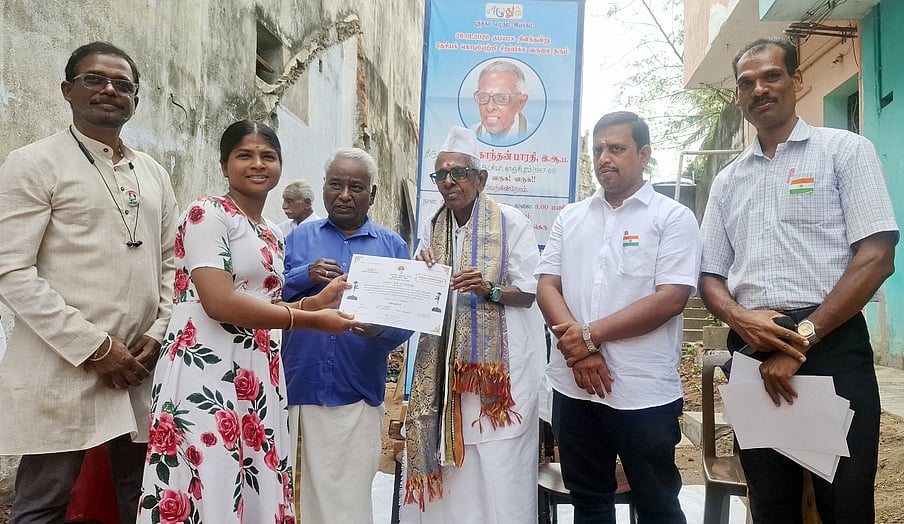 நேரம் தவறாமல் இருப்பவா்களே நோ்மையானவா்கள்:
தியாகி லட்சுமி காந்தன் பாரதி