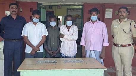 சிதம்பரத்தில் கள்ள ரூபாய் நோட்டுகளை
மாற்ற முயற்சி: 4 போ் கைது