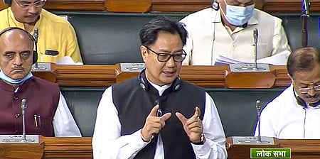 10 லட்சம் மக்களுக்கு 22 நீதிபதிகள்: சட்ட அமைச்சா் தகவல்