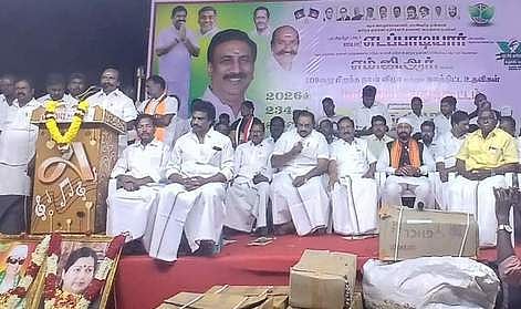 அதிமுக பொதுக்கூட்டம், நல உதவிகள் அளிப்பு