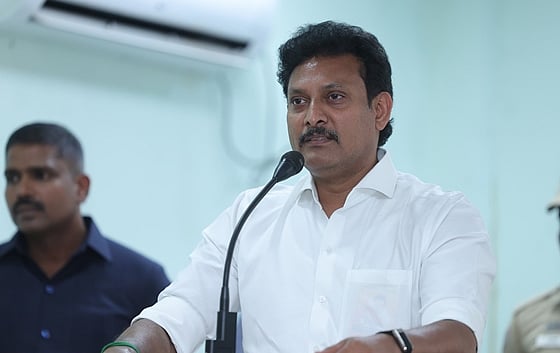 பட்டுக்கோட்டை அரசு ஆண்கள் மேல்நிலைப் பள்ளி பழைமை மாறாமல் புதுப்பிக்க நிதி ஒதுக்கப்படும்: அன்பில் மகேஸ்