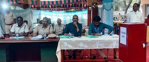 தீயணைப்பு வாகனங்கள் ரூ.30 லட்சத்துக்கு ஏலம்!