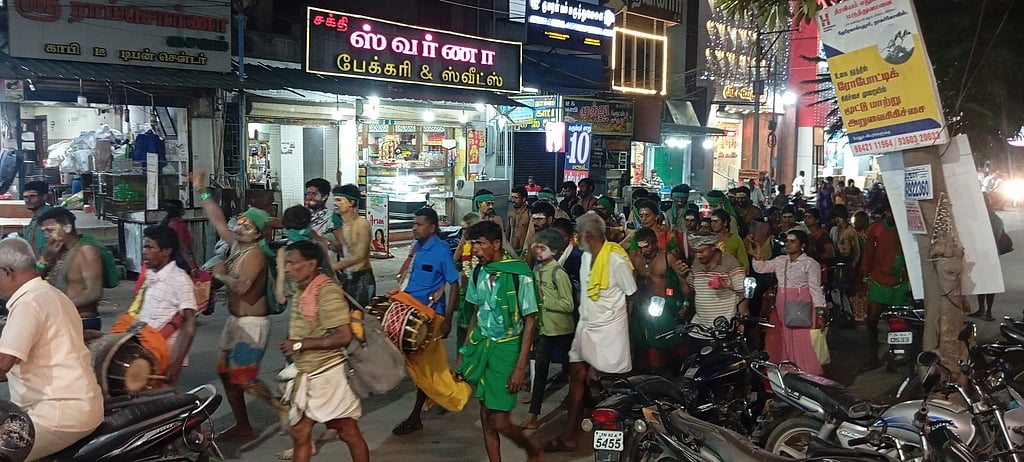 திருச்செந்தூரில் நாளை தைப்பூசம்: பாதயாத்திரை பக்தா்களுக்கு பச்சை நிற அடையாள ‘வில்லை’!