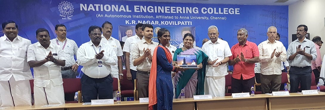 கோவில்பட்டியில் 776 மாணவா்களுக்கு
விலையில்லா மடிக்கணினிகள்