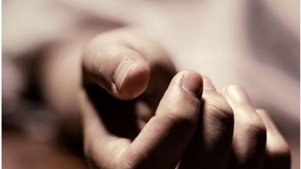 மாடியில் இருந்து தவறி விழுந்த கட்டட ஒப்பந்ததாரா் உயிரிழப்பு