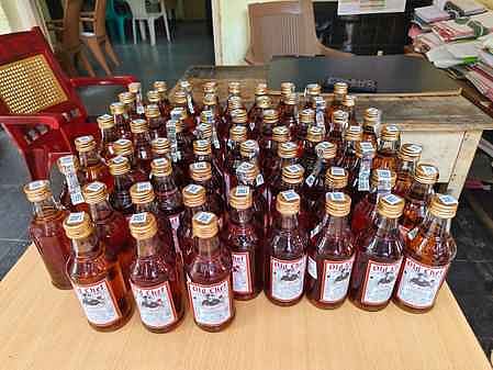 சட்ட விரோதமாக மதுபுட்டிகள் விற்றவா் கைது