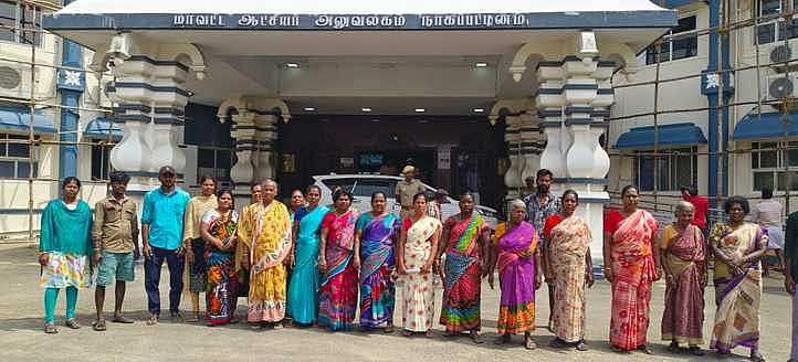 சுனாமி குடியிருப்பு வீடுகளை சீரமைக்கக் கோரி ஆட்சியரிடம் மனு