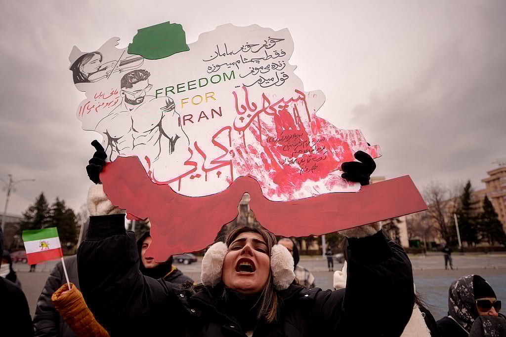 ஈரான் - அமெரிக்கா இடையே பதற்றத்தைத் தணிக்க பிராந்திய நாடுகள் பேச்சு: பாகிஸ்தானுக்கு அழைப்பு!