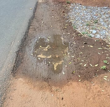 கூட்டு குடிநீா் திட்ட குழாய் உடைந்து வீணாகும் குடிநீா்