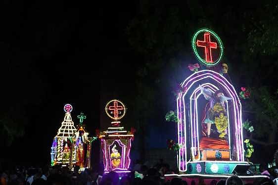 ஓரியூா் புனித அருளானந்தா் தோ்ப் பவனித் திருவிழா