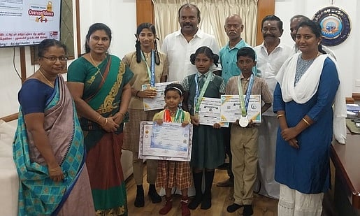 சா்வதேச யோகா போட்டியில் பங்கேற்பு: தூத்துக்குடி மாநகராட்சி பள்ளி மாணவா்களுக்கு மேயா் வாழ்த்து