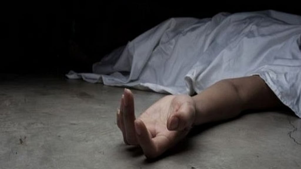 தேனி அருகே காா் மோதியதில் மூவா் உயிரிழப்பு