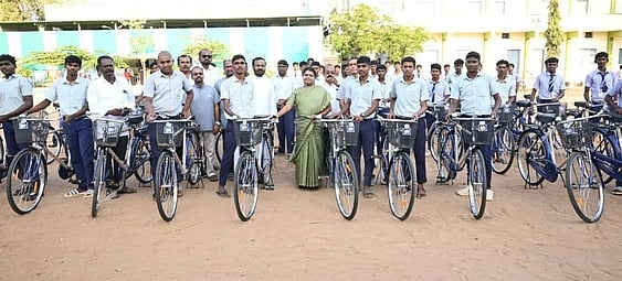 தூத்துக்குடி புனித லசால் பள்ளியில் விலையில்லா சைக்கிள் அளிப்பு