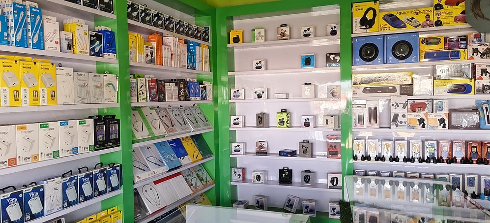 மணப்பாறை அருகே கைப்பேசிகள் திருட்டு