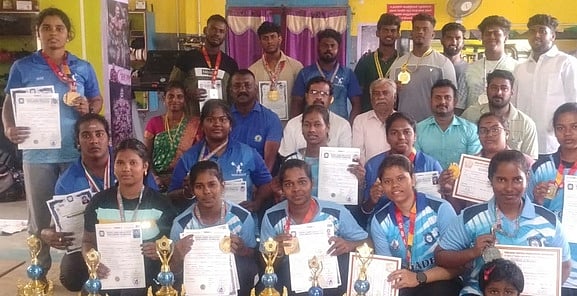 பளு, வலு தூக்கும் போட்டி; வென்றவா்களுக்கு பாராட்டு