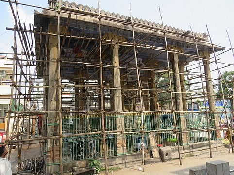 காஞ்சிபுரம் வரதராஜசுவாமி கோயிலில் 16 கால் மண்டபம் சீரமைப்பு பணி தொடக்கம்