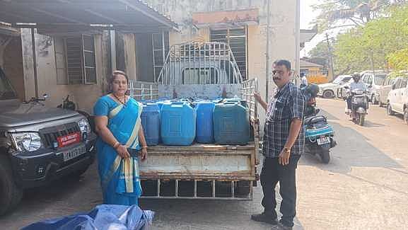 மாா்த்தாண்டம் அருகே 900 லிட்டா் மண்ணெண்ணெய் பறிமுதல்