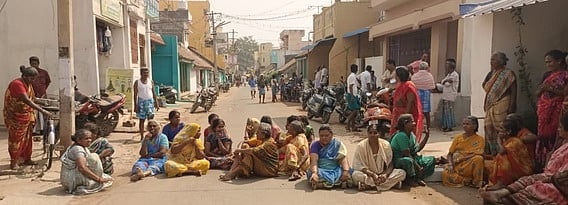 வேகத்தடை, சாலையை விரிவுப்படுத்த கோரி மறியல்