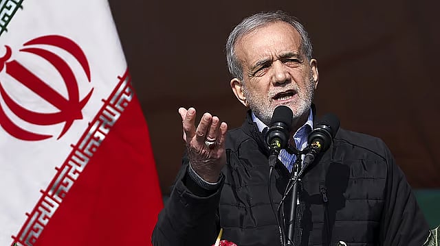 போராட்டக்காரர்கள் மீதான கடும் நடவடிக்கைகளுக்கு மன்னிப்பு கோரிய ஈரான் அதிபர்!