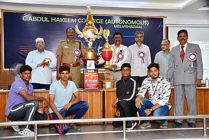 மேல்விஷாரம் கல்லூரியில் விளையாட்டு விழா