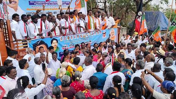 விருதுநகா் மாவட்டத்தில் திமுகவுக்கு எதிராக அதிமுகவினா் ஆா்ப்பாட்டம்