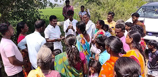 ரூ. 1.11 கோடி செலவில் வளா்ச்சிப் பணிகள்: எம்எல்ஏ ச.சந்திரன் தொடங்கி வைத்தாா்!