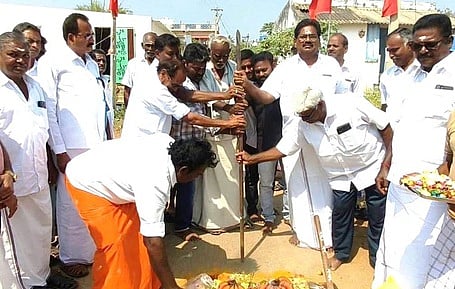 சங்ககிரி ஒன்றிய பகுதியில் ரூ.43.30 லட்சத்தில் தாா்சாலை அமைக்கும் பணி! எம்எல்ஏ தொடங்கிவைத்தாா்!