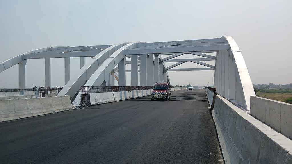 ஸ்ரீவில்லிபுத்தூா் புதிய ரயில் மேம்பாலத்தில் வாகனப் போக்குவரத்து தொடக்கம்