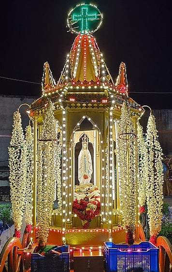 மணப்பாறை புனித லூா்து அன்னை ஆலயத் திருவிழா தோ் பவனி