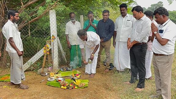 ஆதிச்சநல்லூா் அருங்காட்சியகம் அமைவிடத்தில் சுற்று வேலி அமைக்க பூமி பூஜை