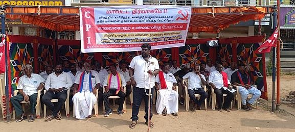 அணுகு சாலை அமைக்கக் கோரி உண்ணாவிரதப் போராட்டம்