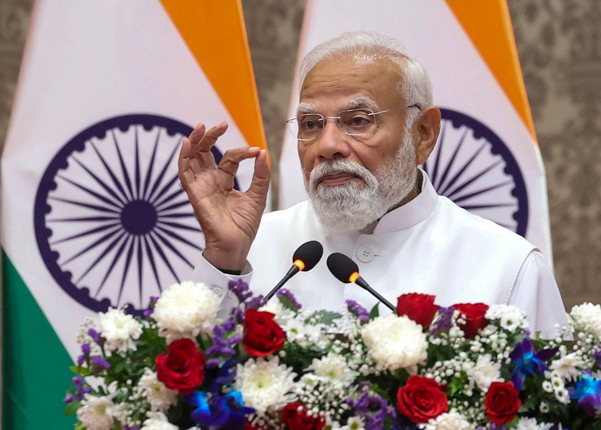 ஏஐ வேலைகளைப் பறிக்குமா? இளைஞர்களின் கவலைகளுக்கு பிரதமர் மோடி அறிவுரை!