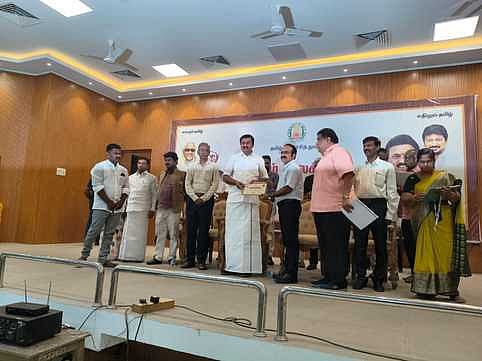 பேராவூரணி மருத்துவா் எழுதிய நூலுக்கு தமிழக அரசின் விருது