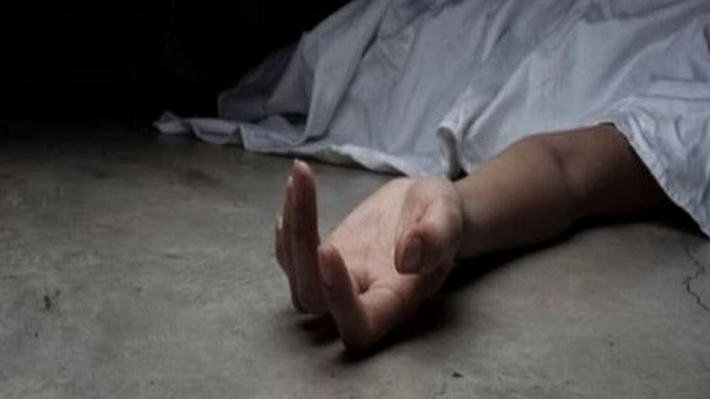 பரமத்தி அருகே டிராக்டா் கவிழ்ந்து சிறுவன் உயிரிழப்பு