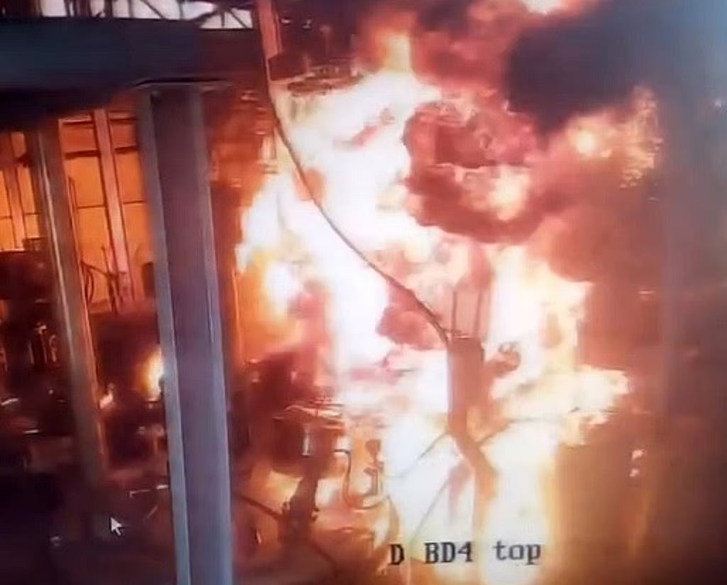 நான்குனேரியில் நிலத்தரகா் வீடு மீது பெட்ரோல் குண்டு வீச்சு