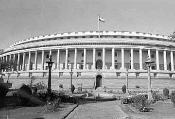 நம்மைச்சுற்றி நடப்பது என்ன?