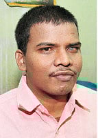 பார்வையிழந்தும் படிப்பில் ஒளிரும் மாணவர்: மேற்படிப்புக்கு உதவி கிடைக்குமா?