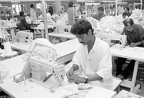 திருப்பூரில் குறைந்தது பனியன் உற்பத்தி; களையிழந்தது தீபாவளி!