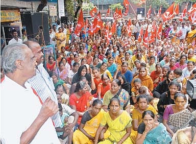 விரயமாகும் மக்கள் வரிப்பணம்: பாழடையும் 166 கான்கிரீட் வீடுகள்