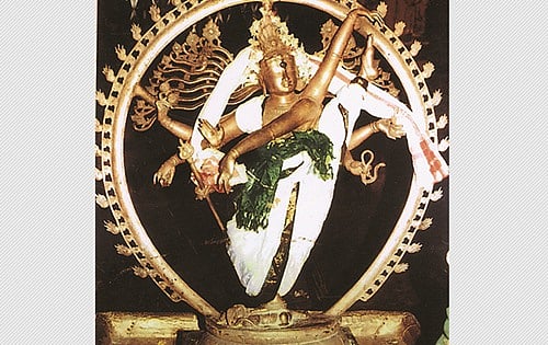 ஆடவல்லானின் ஆனந்த நடனம்