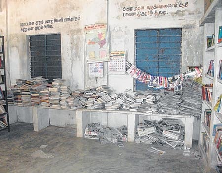 வீணாகும் விலைமதிப்பற்ற புத்தகங்கள்!