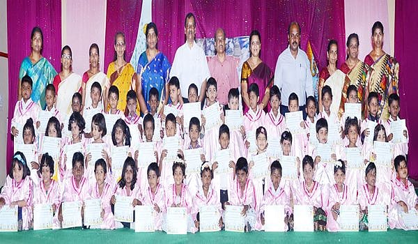 திருச்செந்தூர் காஞ்சி ஸ்ரீ சங்கரா மெட்ரிக் பள்ளியில் மழலையர் பட்டமளிப்பு விழா