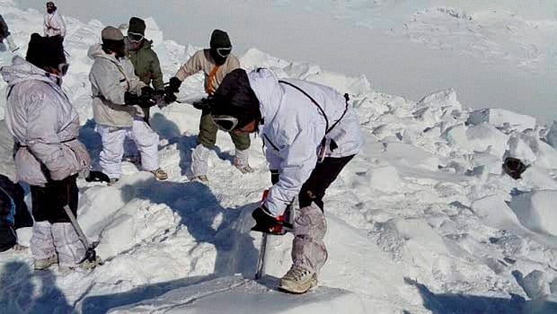 சியாச்சினில் இருந்து 9 வீரர்களின் உடல்களையும் தில்லி கொண்டு வர தீவிர முயற்சி