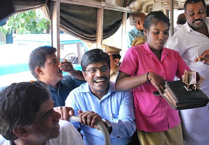 இனிய குரலில் 'டிக்கெட் டிக்கெட்': கொச்சி தனியார் பேருந்துகளில் பெண் நடத்துநர்கள்