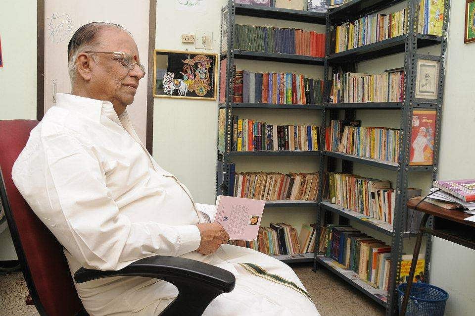 அப்புசாமியும் சீதாப்பாட்டியும் தங்களை எழுதிய பாக்கியம் ராமசாமிக்கு கண்ணீர் அஞ்சலி செலுத்துகின்றனர்!